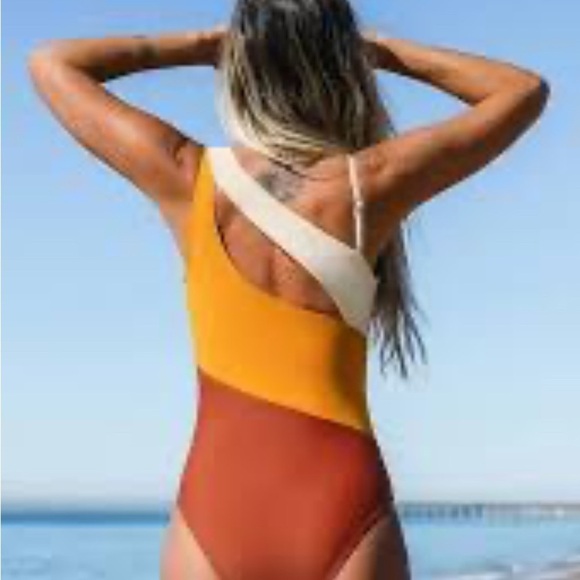 NWT CUPSHE Color Block One Piece
Swimsuit Shirred Off Shoulder Bathing Suit SM - Picture 2 of 5